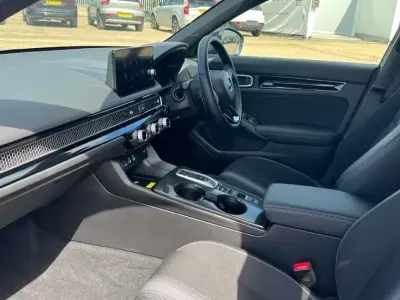Begagnad Honda Civic Sport 143 HK (105 kW) 2025 Svart Halvkombi