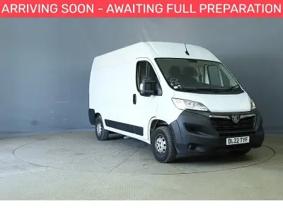 Begagnad Vauxhall Movano 140 HK (102 kW) 2022 Vit
