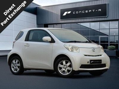 Used Toyota iQ 68 HP (50 kW) 2009 White Hatchback