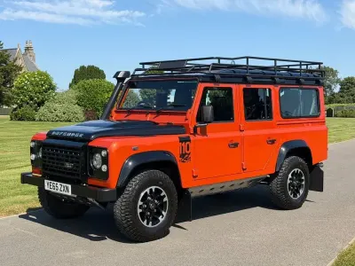 Used Land Rover Defender Adventure 122 HP (89 kW) 2015 Orange Estate
