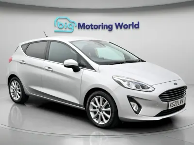 Usado Ford Fiesta Titanium 95 HP (69 kW) 2020 Prateado Citadino