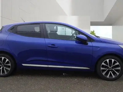 Used Renault Clio Iconic 100 HP (73 kW) 2020 Blue Hatchback