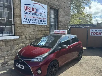Usado Toyota Yaris Design 2017 Rojo Utilitario