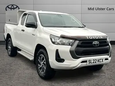 Used Toyota HiLux Active 150 HP (110 kW) 2022 White Pickup