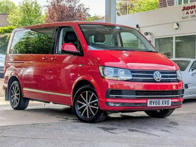 Begagnad VW Caravelle Executive 204 HK (150 kW) 2017 Röd Van