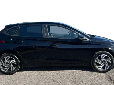 Used Hyundai i20 Advanced 100 HP (73 kW) 2025 Black Hatchback