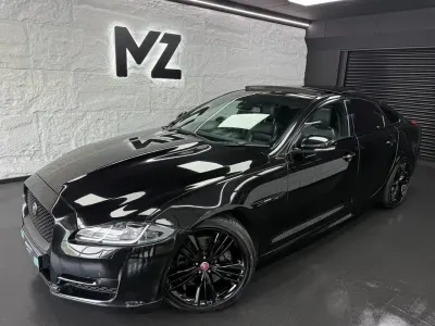 Usado Jaguar XJ R-Sport 340 HP (250 kW) 2017 Preto Sedan