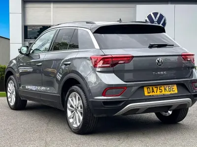 Usado VW T-Roc Cabriolet Match 147 HP (108 kW) 2025 Cinzento SUV