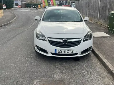 Used Vauxhall Insignia SRi 170 HP (125 kW) 2016 White Hatchback