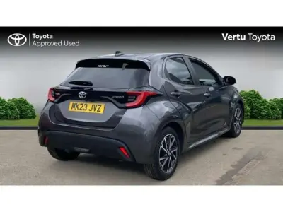 Second-hand Toyota Yaris Hybrid Design 116 CP (85 kW) 2023 Gri Hatchback