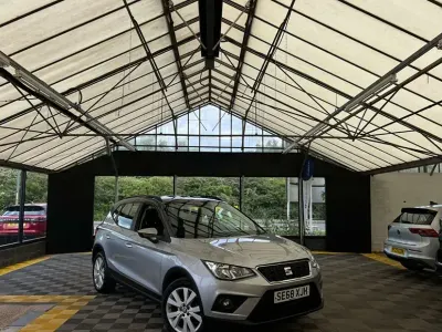 Usado Seat Arona SE Technology 95 CV (69 kW) 2019 Plateado SUV
