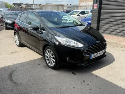 Używany Ford Fiesta Titanium 100 KM (73 kW) 2017 Czarny Hatchback