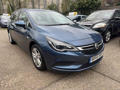 Second-hand Vauxhall Astra Design Edition 2016 Albastru Break