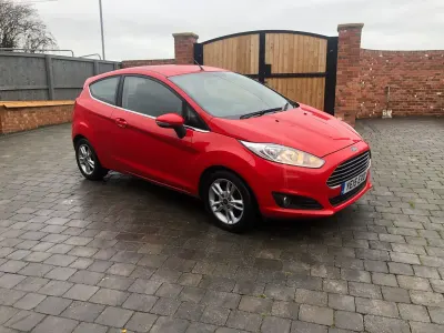 Used Ford Fiesta Zetec 75 HP (55 kW) 2015 Red Hatchback