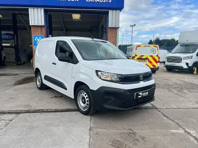 Used Vauxhall Combo 100 HP (73 kW) 2024 White MPV
