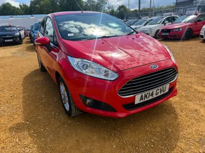 Usado Ford Fiesta Zetec 2014 Vermelho Citadino