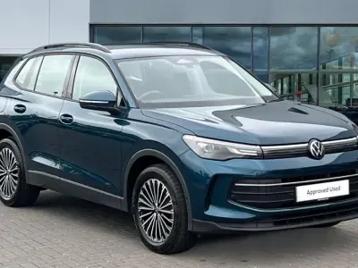 Used VW Tiguan Life 150 HP (110 kW) 2025 Nightshade blue metallic SUV