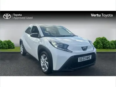 Used Toyota Aygo X PURE 72 HP (52 kW) 2023 Pure white (solid paint) SUV