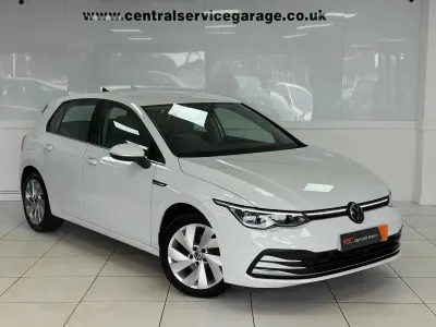 Używany VW Golf VII Style 150 KM (110 kW) 2021 Biały Hatchback