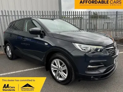 Used Vauxhall Grandland X S 130 HP (95 kW) 2018 Green SUV