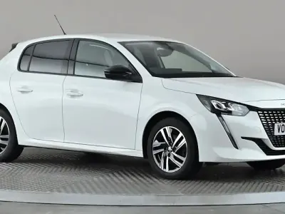 Used Peugeot 208 Allure+ 102 HP (75 kW) 2022 White Hatchback