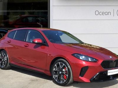 Begagnad BMW 123 M Sport 215 HK (158 kW) 2025 Röd Halvkombi