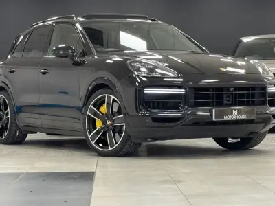 Usado Porsche Cayenne Turbo 550 HP (404 kW) 2018 SUV