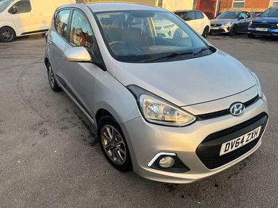 Used Hyundai i10 Premium 67 HP (49 kW) 2015 Silver Hatchback