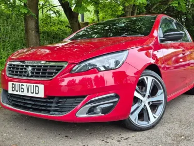 Käytetty Peugeot 308 GT-line 2016 Punainen Viistoperä
