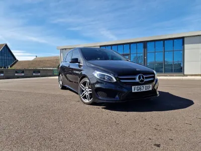 Begagnad Mercedes B200 AMG Line Premium 2017 Svart Minibuss