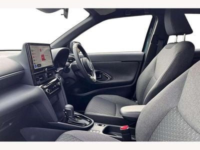 Used Toyota Yaris Cross Design 116 HP (85 kW) 2025 Green SUV