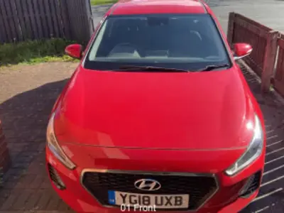 Begagnad Hyundai i30 2018 Röd Halvkombi