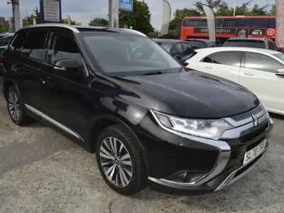 Usado Mitsubishi Outlander 150 HP (110 kW) 2020 Preto SUV