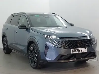 Usado Peugeot 5008 GTi 136 HP (100 kW) 2025 Azul SUV