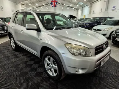 Usado Toyota RAV4 152 HP (111 kW) 2007 Prateado SUV