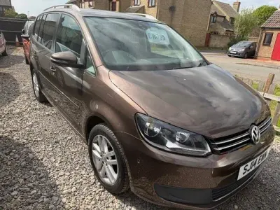 Begagnad VW Touran SE 105 HK (77 kW) 2014 Brun Minibuss