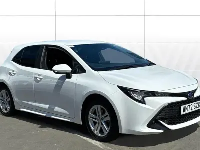 Used Toyota Corolla 122 HP (89 kW) 2022 White Hatchback