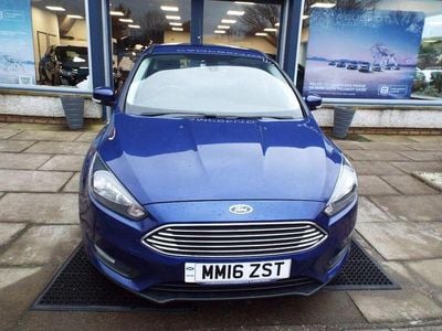 Used Ford Focus Zetec 123 HP (90 kW) 2016 Blue Hatchback