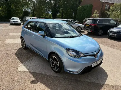 Begagnad MG MG3 106 HK (77 kW) 2016 Blå Halvkombi