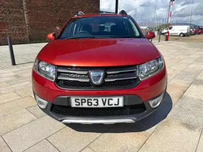 Begagnad Dacia Sandero Lauréate 90 HK (66 kW) 2013 Röd Halvkombi