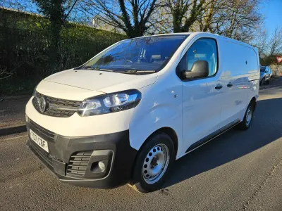 Second-hand Vauxhall Vivaro 145 CP (106 kW) 2021 Alb Monovolum