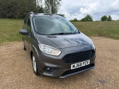 Usado Ford Transit Limited 100 CV (73 kW) 2018 Gris Van