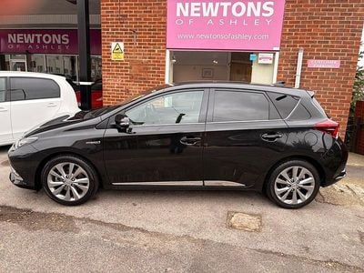 Used Toyota Auris Hybrid