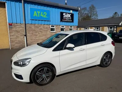 Begagnad BMW 218 Sport Line 2017 Vit Halvkombi