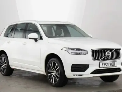 Usado Volvo XC90 Momentum 235 HP (172 kW) 2021 Branco SUV