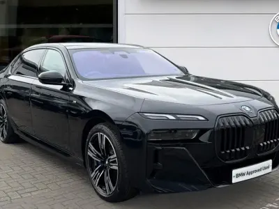 Usado BMW i7 M Sport 330 kW (449 CV) 2024 Negro Berlina