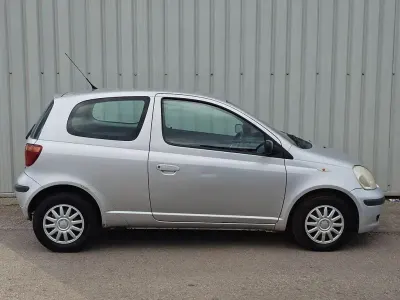 Used Toyota Yaris T2 65 HP (47 kW) 2004 Silver Hatchback