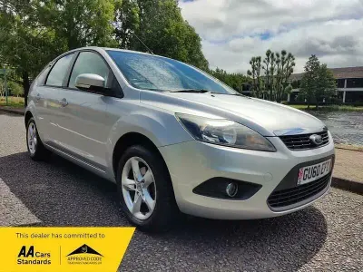 Used Ford Focus Zetec 125 HP (91 kW) 2010 Silver Hatchback
