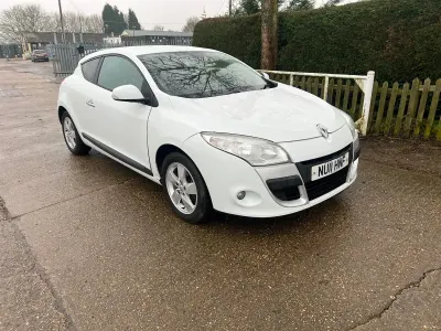 Used Renault Mégane Coupé Dynamique 2011 White Coupe