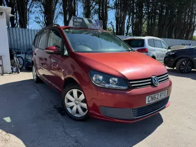 Begagnad VW Touran SE 2013 Röd Minibuss